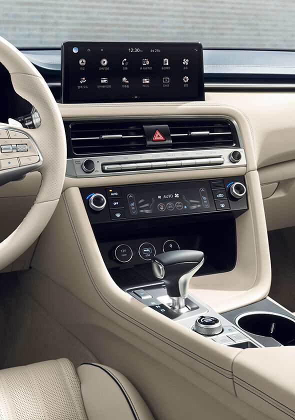 The 27-inch OLED integrated display seen inside G80.
