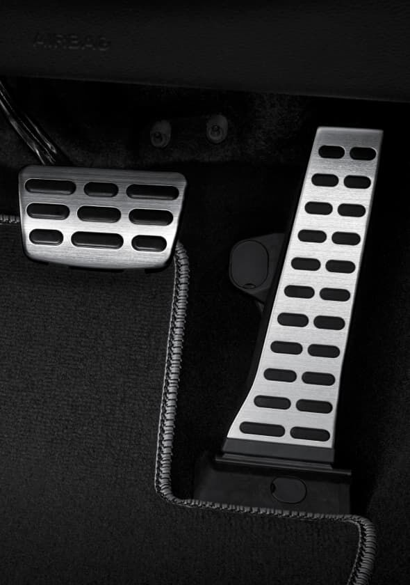 The 27-inch OLED integrated display seen inside G80.